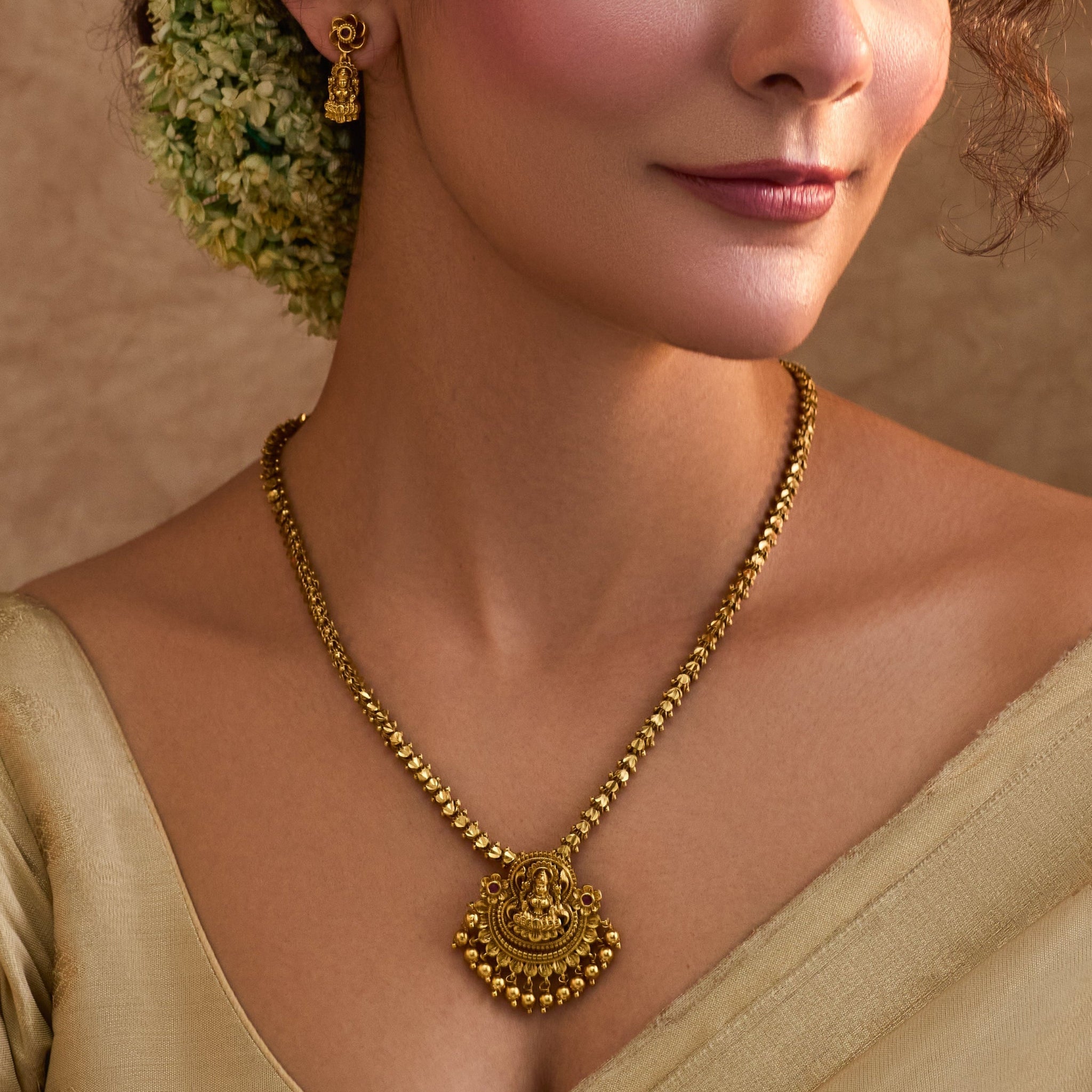 Aarshika Antique Pendant Set